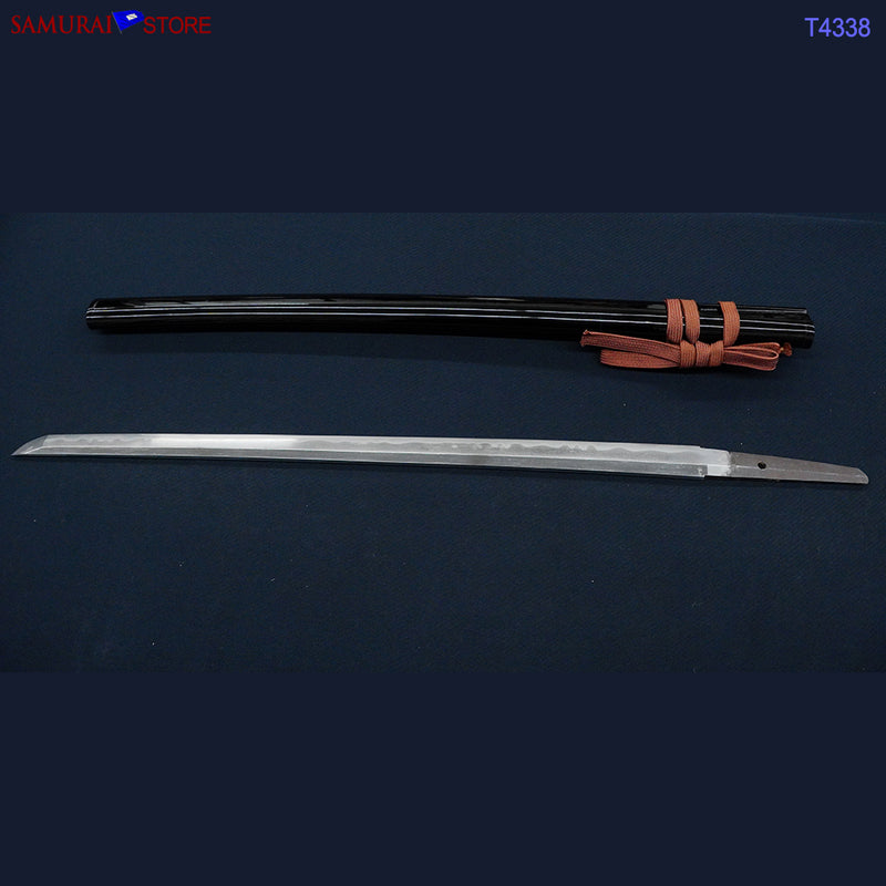 T4338 Wakizashi Sword KUNIYUKI in Ornate Mounting - Edo period