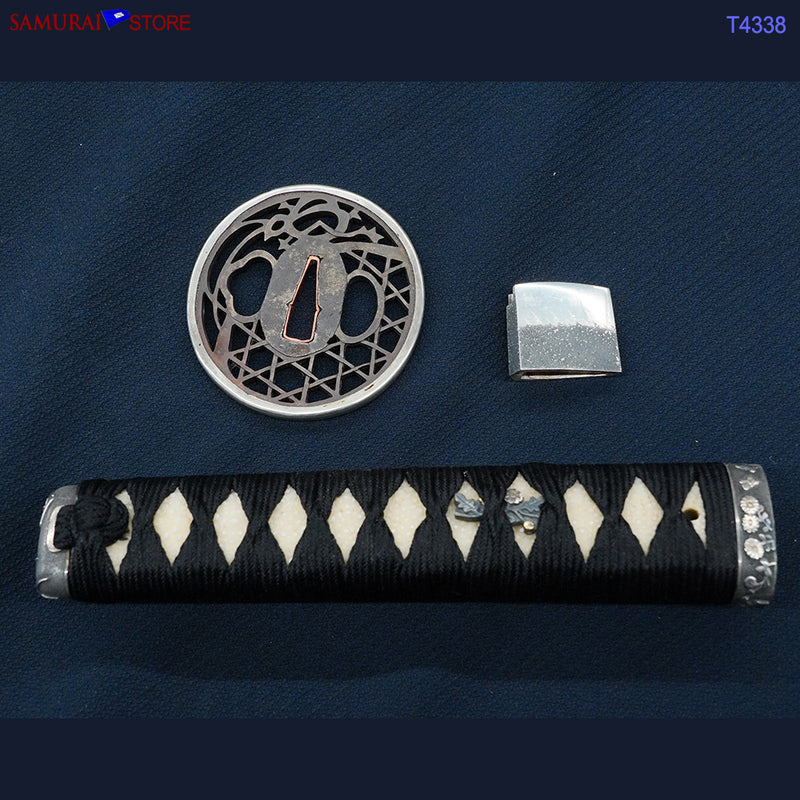 T4338 Wakizashi Sword KUNIYUKI in Ornate Mounting - Edo period