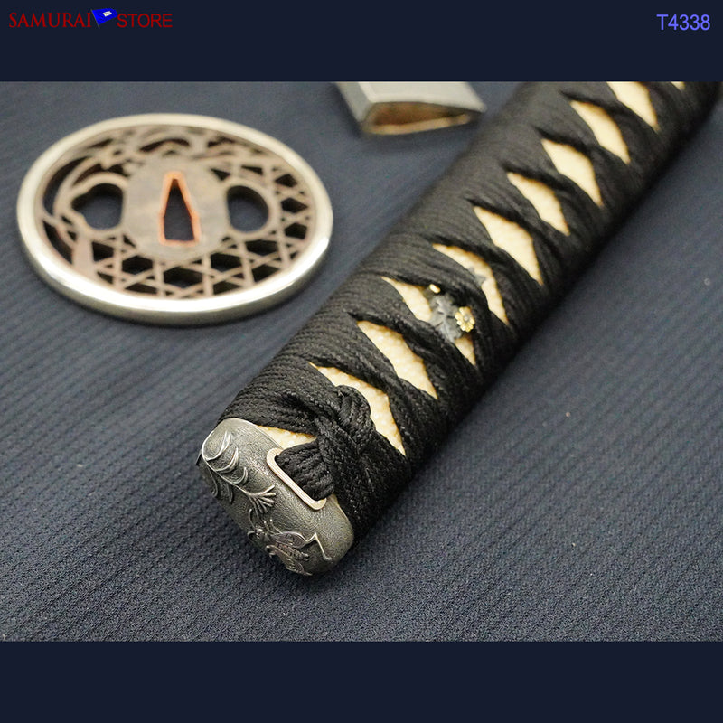 T4338 Wakizashi Sword KUNIYUKI in Ornate Mounting - Edo period