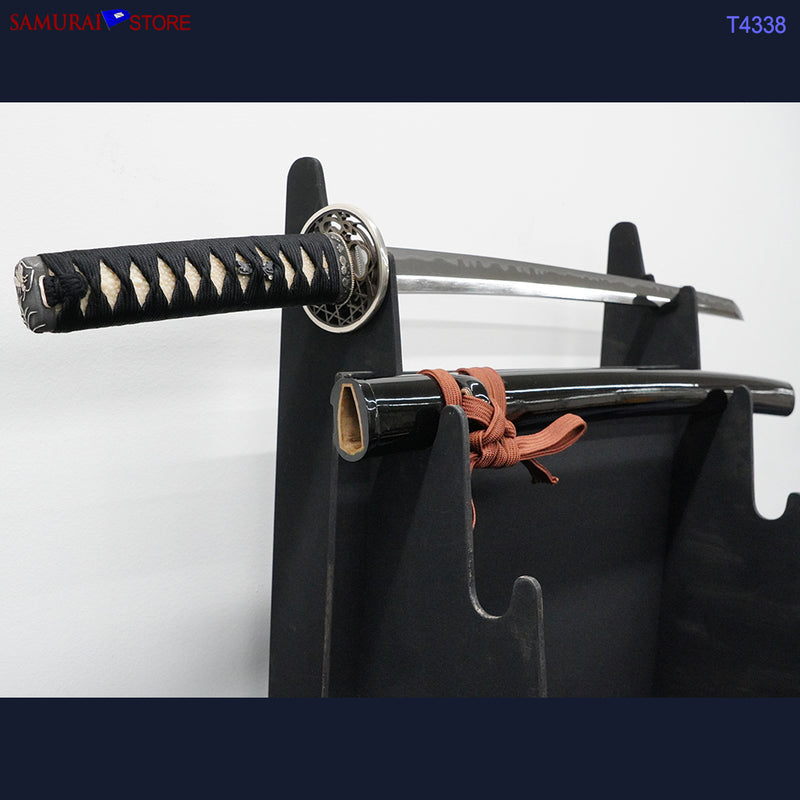 T4338 Wakizashi Sword KUNIYUKI in Ornate Mounting - Edo period
