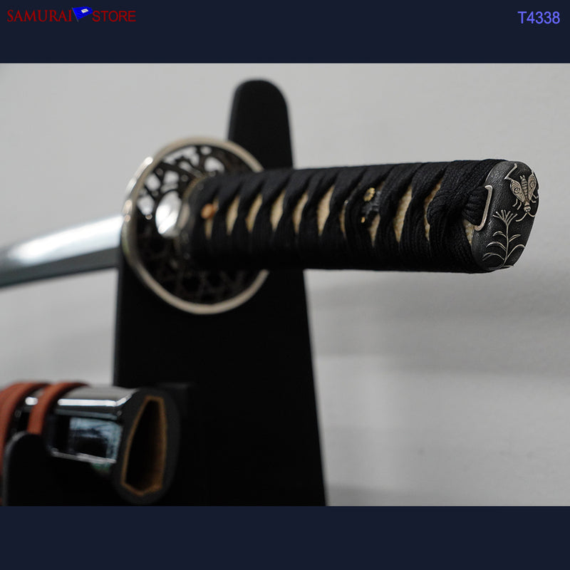 T4338 Wakizashi Sword KUNIYUKI in Ornate Mounting - Edo period
