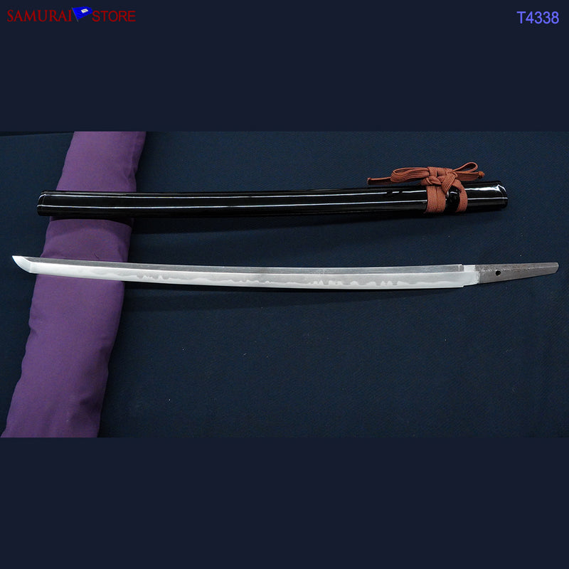 T4338 Wakizashi Sword KUNIYUKI in Ornate Mounting - Edo period